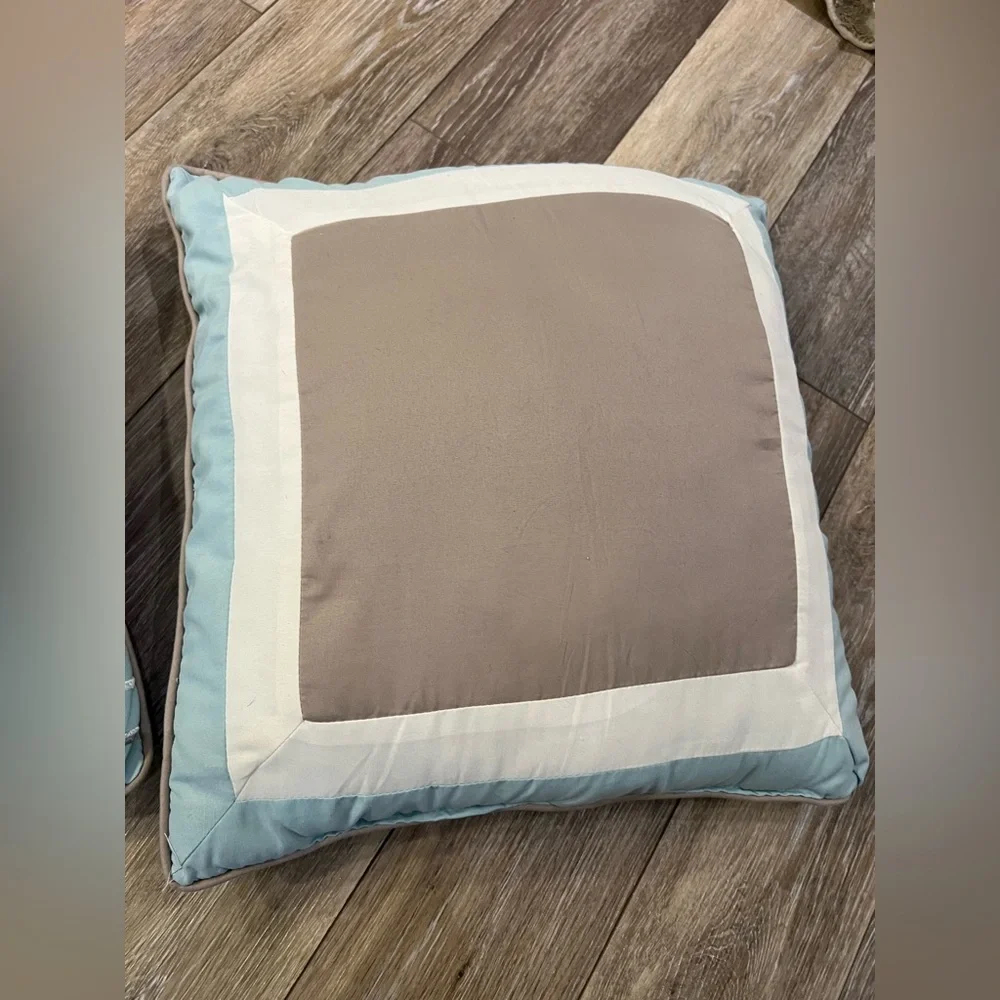 Set of 2 Throw Pillows